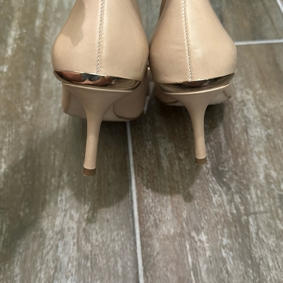 Elegant Beige Peep-Toe Heels with Bow Accent - Picture 3 of 8